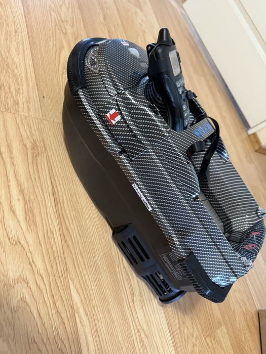 Łódka zanętowa Boatman VULCAN GPS CARBON