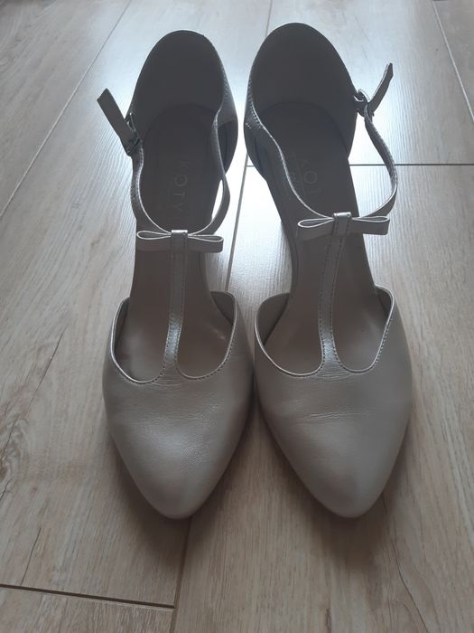 Kotyl buty ślubne.