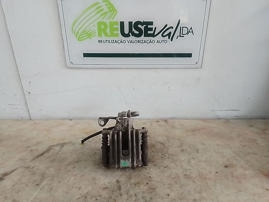 Pinça travão / maxila de travão trás esquerda VOLKSWAGEN Passat (3B3)