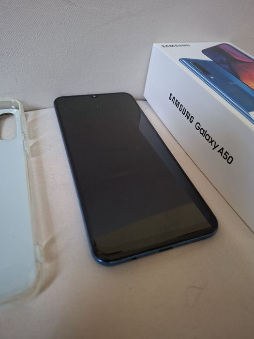 Samsung Galaxy A50 с 64 ГБ полный комплект