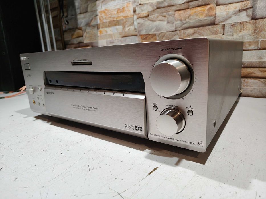 Amplituner Sony STR-DB930