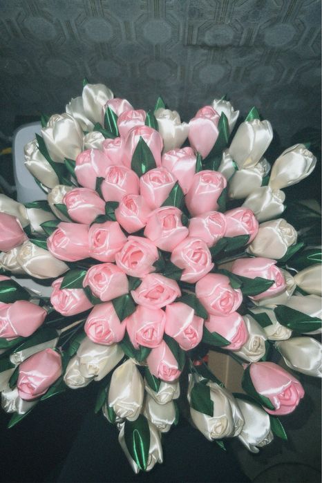 Квіти з атласних стрічок/букети ручної роботи