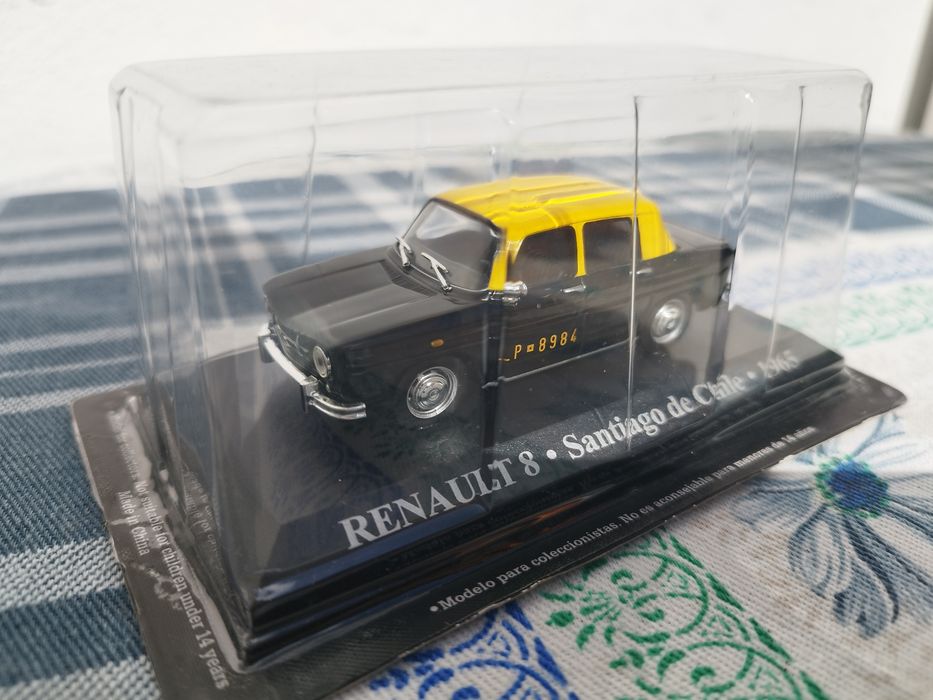 Miniatura Nova - Renault 8 Taxi Santiago do Chile 1965