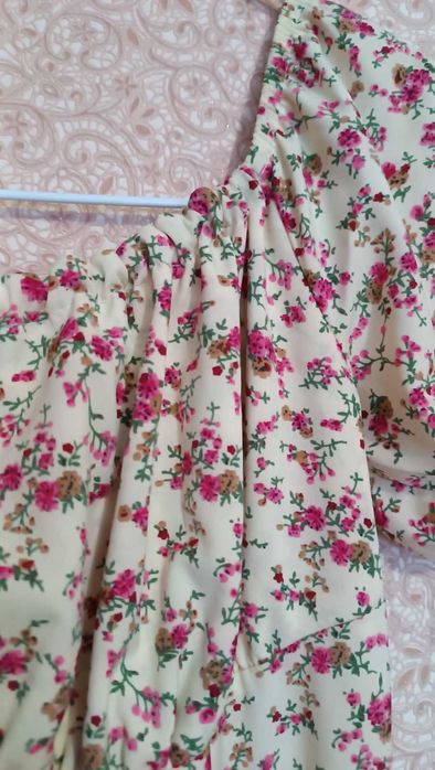 Літнє мідіплаття у квітковий принт