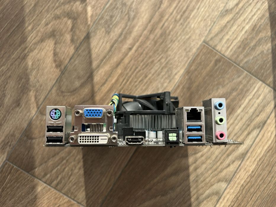 Материнська плата MSI H81I