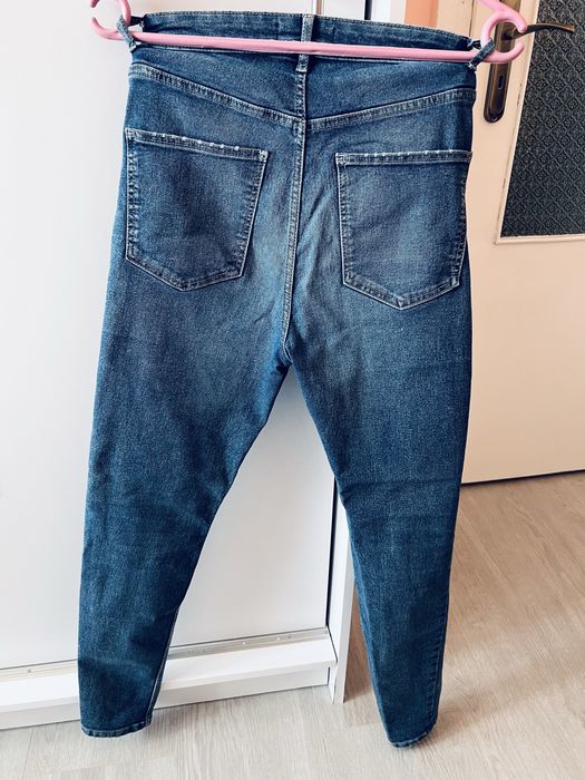 Jeansy damskie typu super high waist