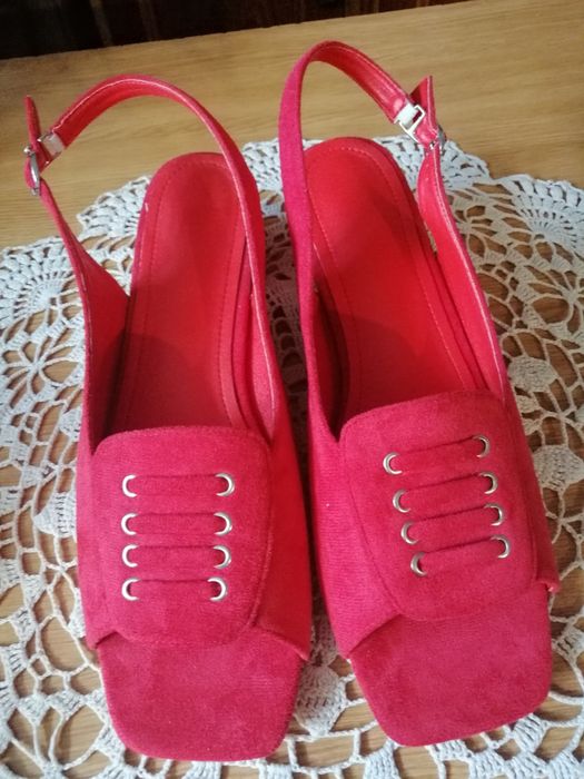 Sandaly nowe duże
