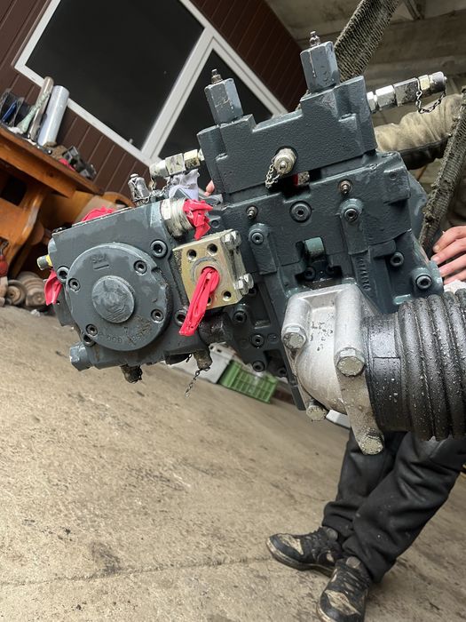 Гідронасос Rexroth A8VO80LA екскаватор New Holland