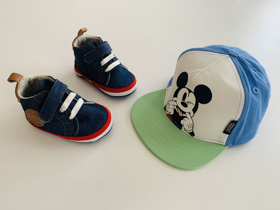 Czapeczka H&M 62/68 i buciki niechodki Cool Club 18