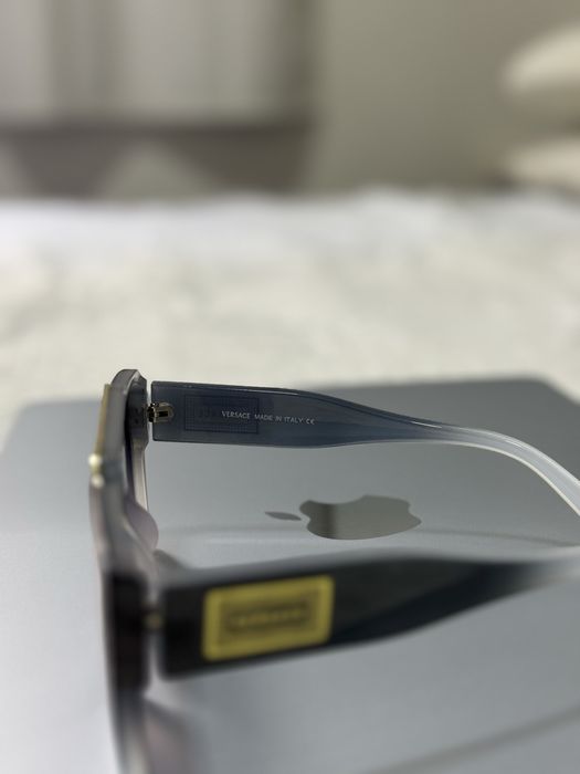 Óculos de Sol Versace Preto e Transparente – Design Exclusivo