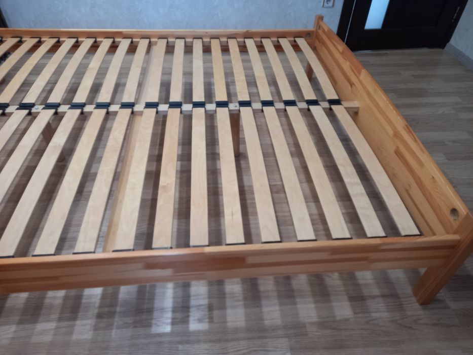 Продам двуспальне ліжко (кровать) 160 на 200 недорого