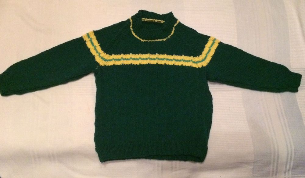 Віддам теплі в’язані кофточки светри