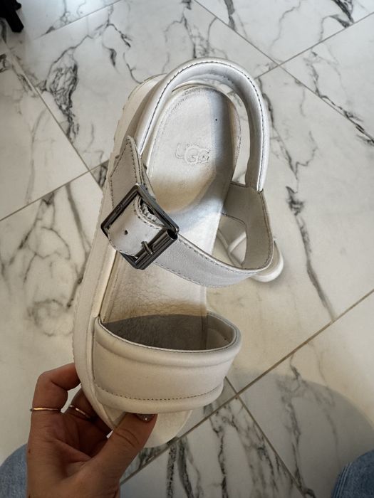 Босоніжки UGG 38p натуральна шкіра