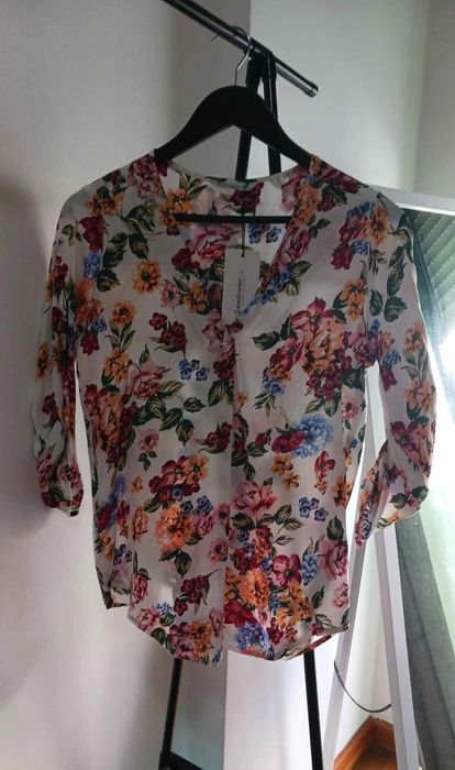 Blusas da Stradivarius