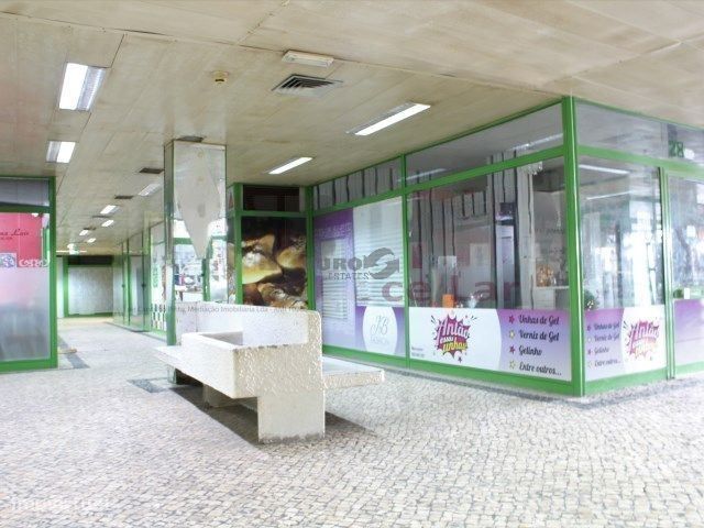 Loja ampla em Centro Comercial  Palmeiras