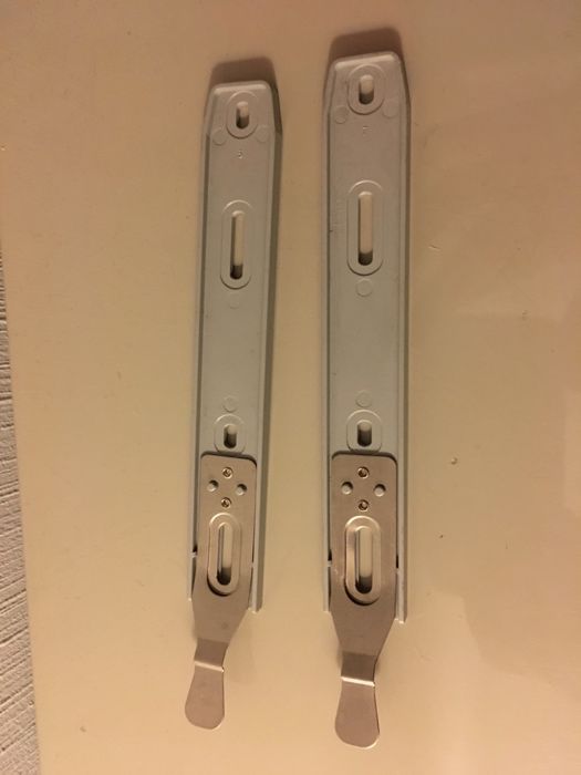 sanki do montażu dysków w komputerze stacjonarnym