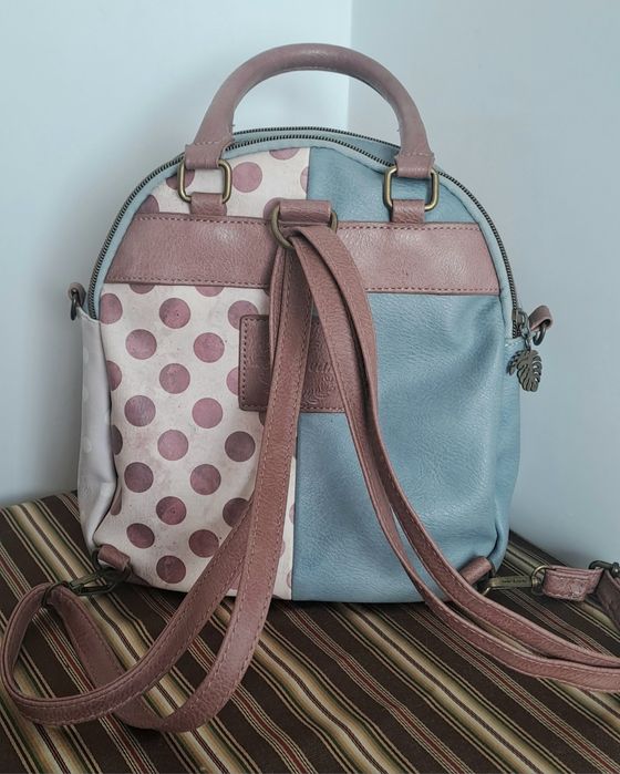 Carteira/ mala muito versátil, com alças de mão, alça comprida de ombr