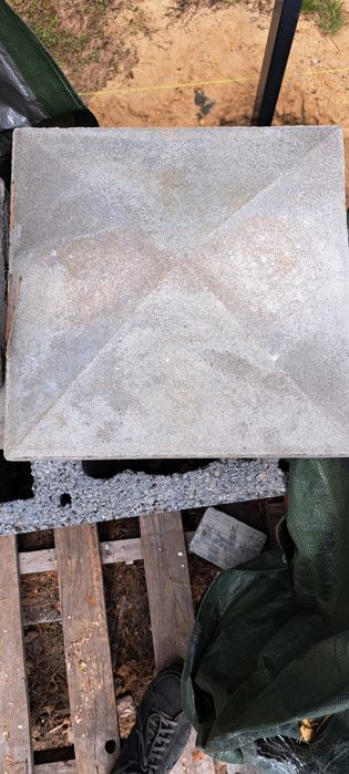 Daszki czapki czterospadowe betonowe