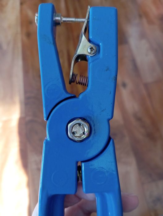 Kolczykownica dla bydła