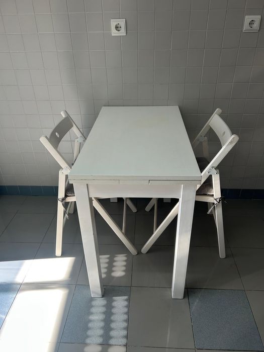 Mesa de cozinha harmoniosa