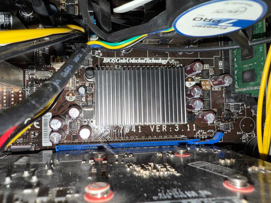 Komputer stacjonarny AMD FX4130 / GTX 650 / 4 MB