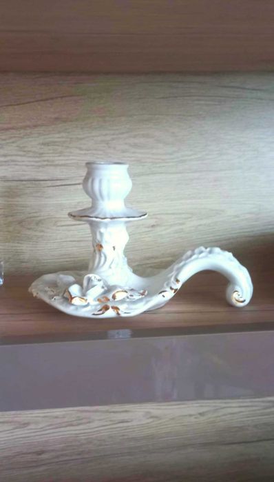 Jednorożec i świecznik, biała porcelana ze złotymi brzegami. Cena za 2