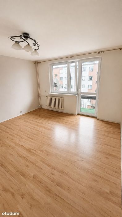 Przestronne Trzypokojowe Mieszkanie Z Balkonem / Ul. Osiedlowa