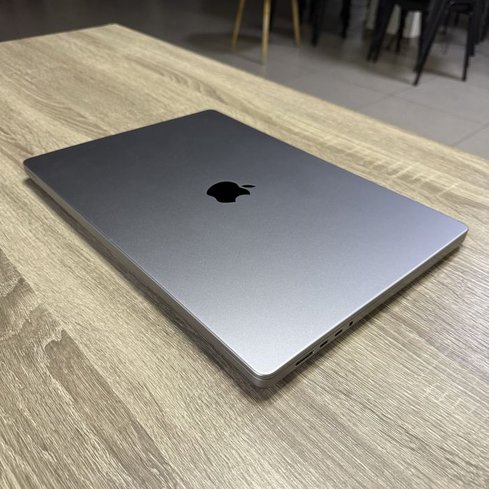 MacBook Pro 16 2021 M1Pro 512 ssd 16 ram