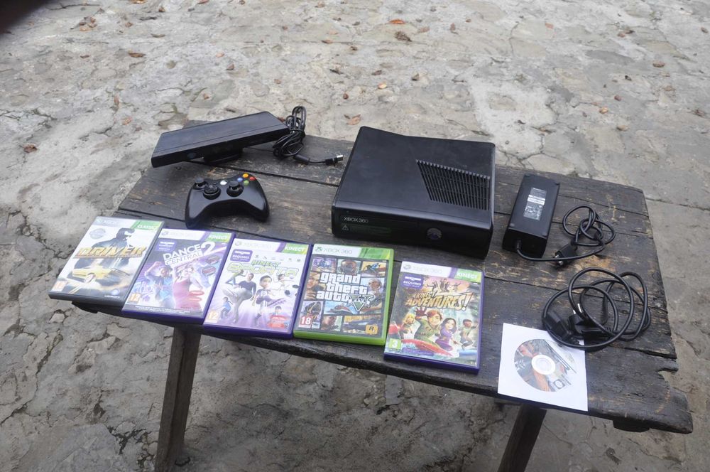 Xbox 360 Slim Kinect Pad 6 Gier Komplet