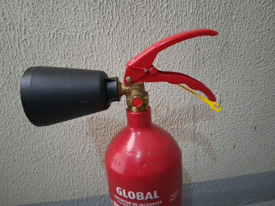 Extintor  CO₂ 2Kg - Selado e Expirado