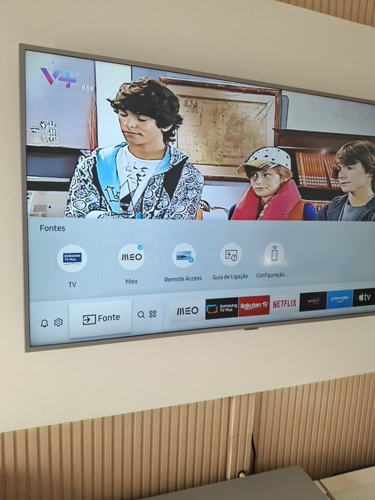 SmarTv samsung  de cor cinzenta sem nada apontar