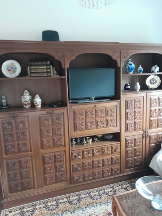 Móvel Sala em Madeira com Diva Embutido.