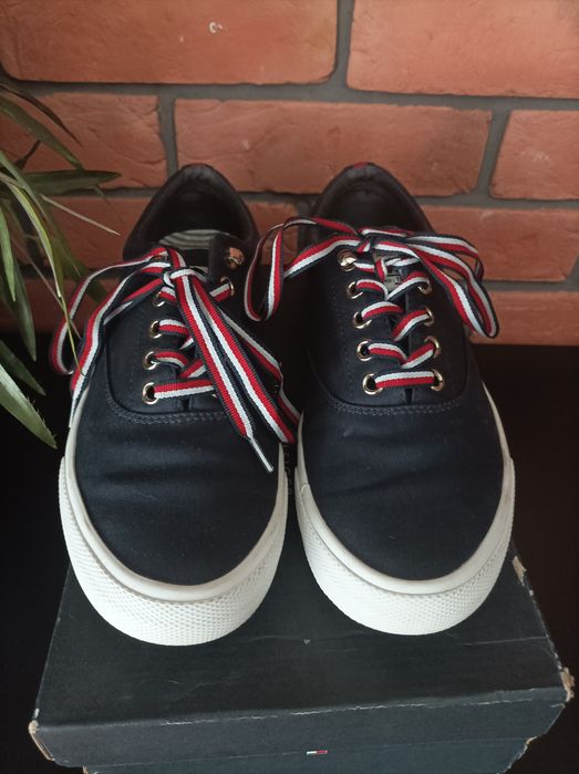 Oryginalne trampki Tommy Hilfiger granatowe