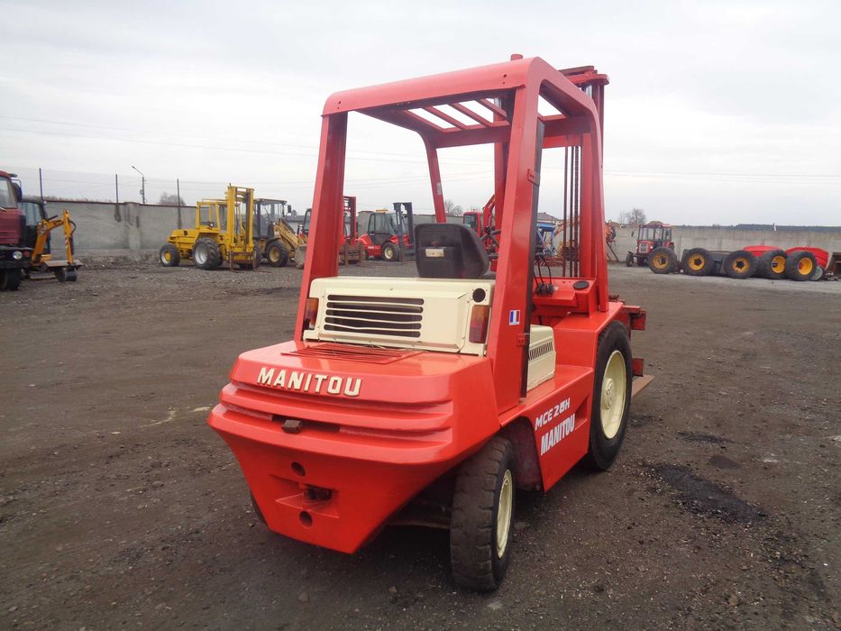 Wózek widłowy terenowy MANITOU MCE 25H