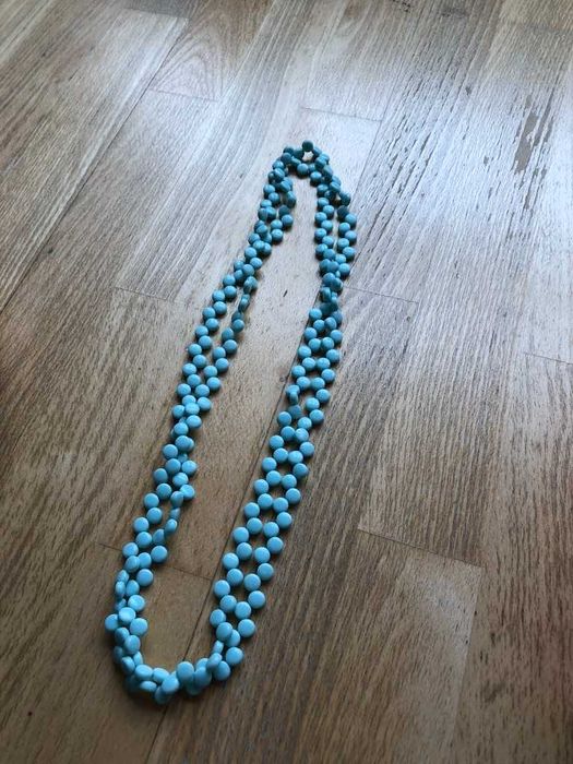 colar tons azul bolinhas comprido