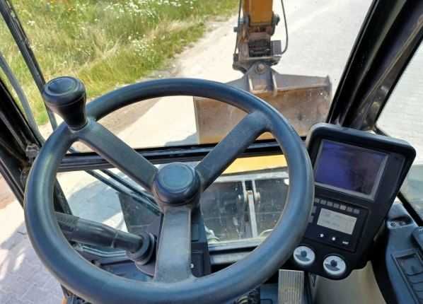 -7%, Kолісний екскаватор Case WX148