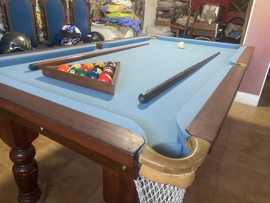 Bilhar snooker e mesa de jantar