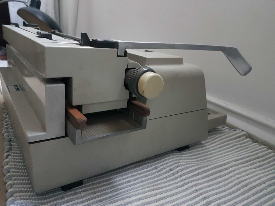 Máquina de escrever Olivetti LINEA 98