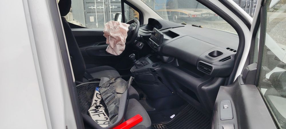 Peugeot Partner 2022 rok Salon PL