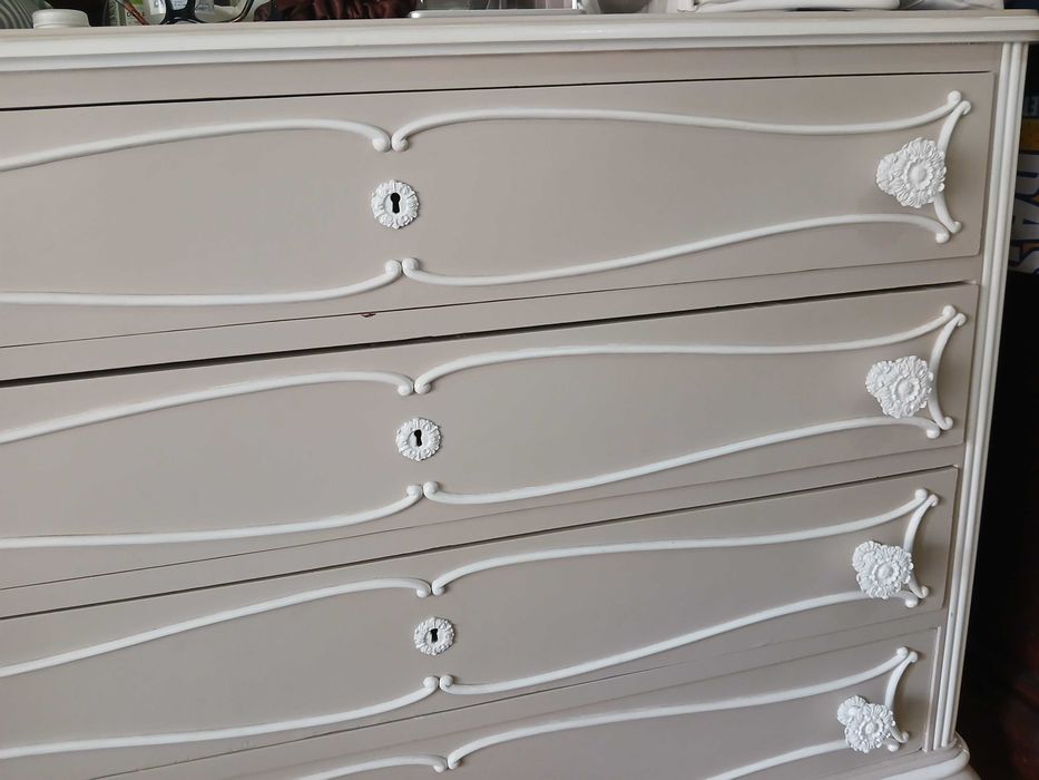 Comoda Queen Anne