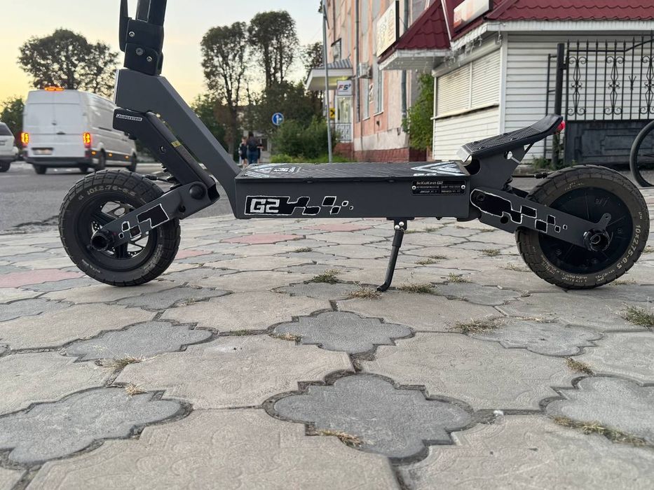 у продажі електро самокат kukirin g2