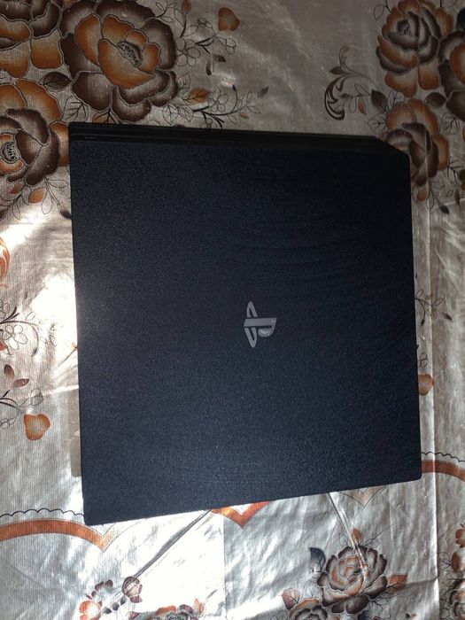 Sony PlayStation 4 Pro 1TB — СТАН, ЯКИЙ ВРАЖАЄ