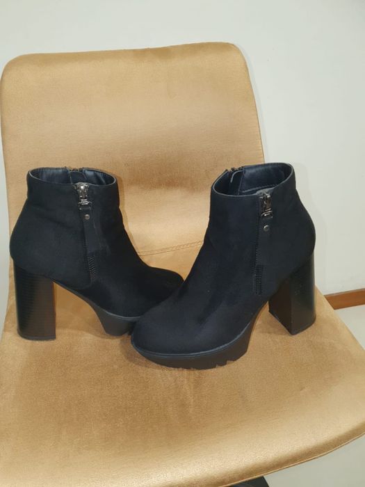 Botas pretas maria paz