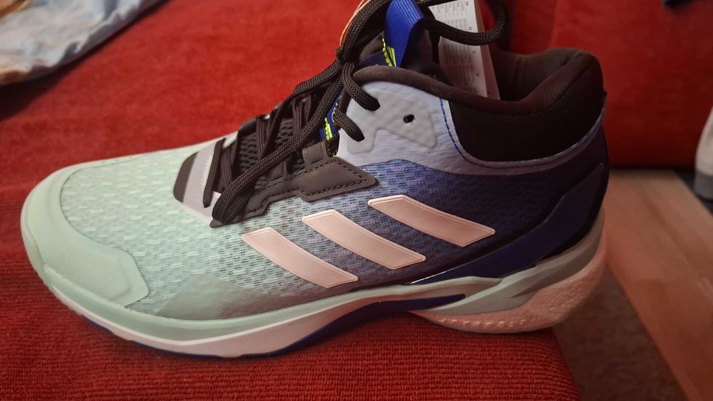 Волейбольні кросівки Adidas