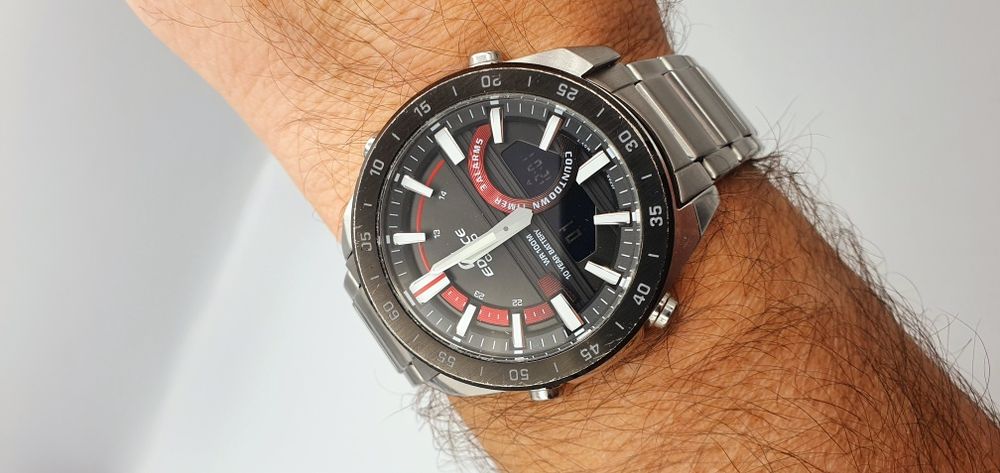 Casio Edifice Momentum - stoper, timer, alarm, czas światowy