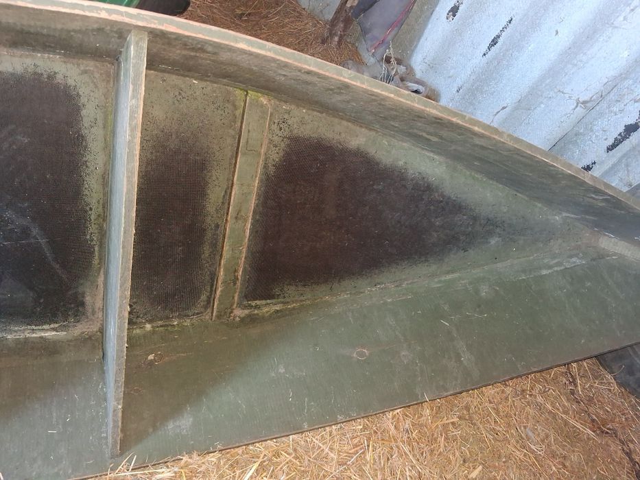 Лодка для риболовлі.