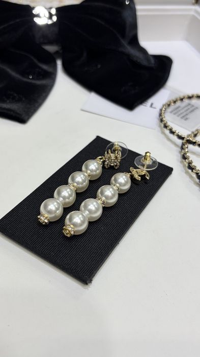 CHANEL® Luksusowe perły CC® kolczyki ekskluzywna biżuteria