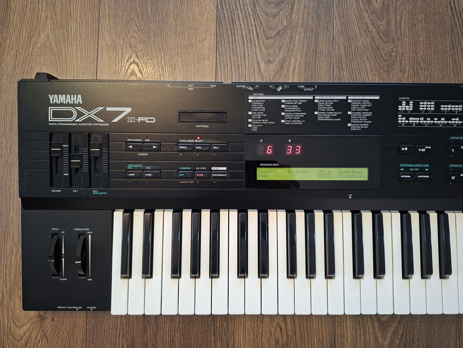 YAMAHA DX 7 II FD ponadczasowa legenda