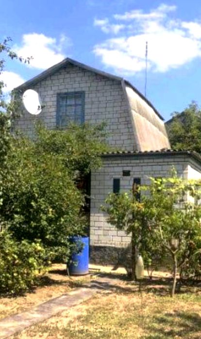 Дача з земельної ділянкою