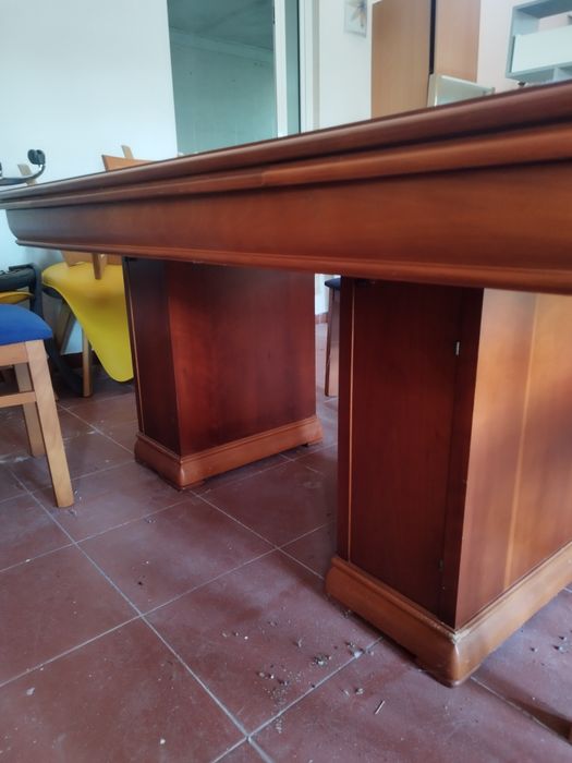 Móvel e mesa de sala
